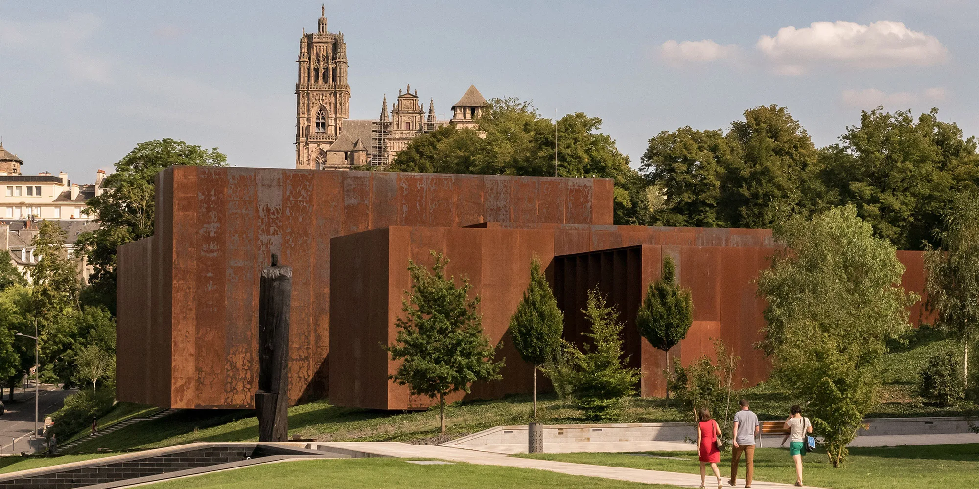 Musée Soulages et vue sur la cathédrale