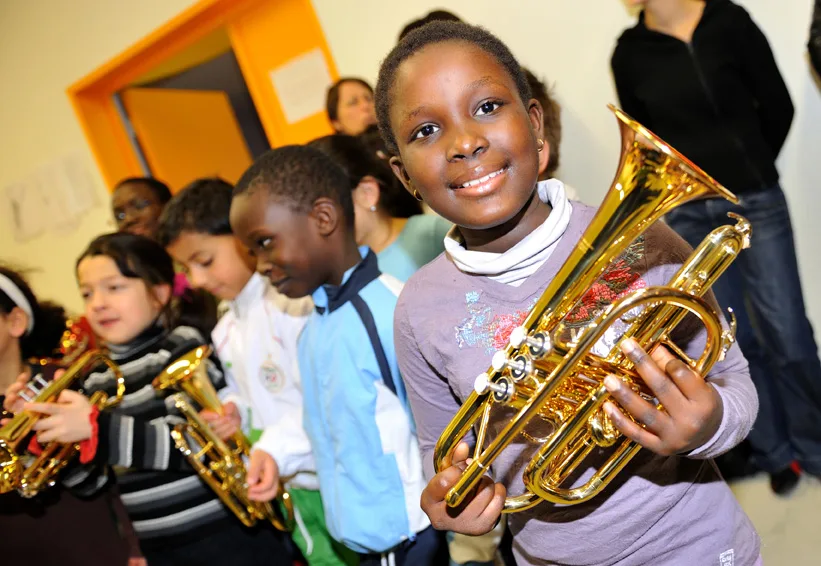 Enfants jouant de la musique