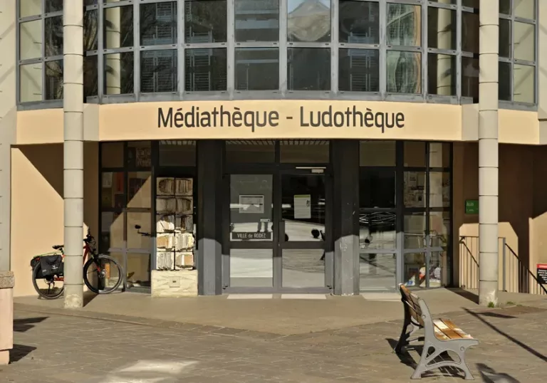 Entrée de la médiathèque de Rodez