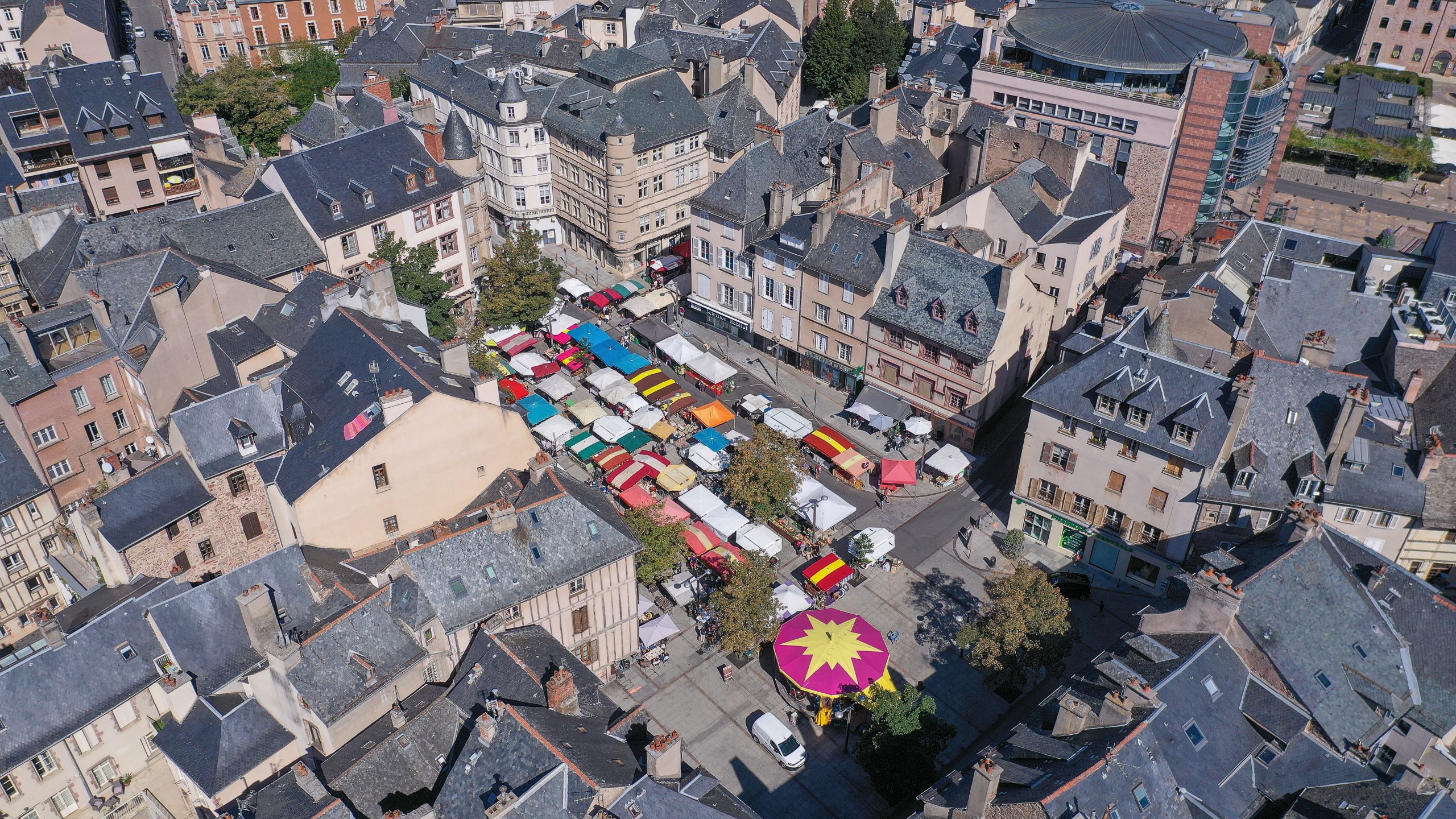 marche-place-du-bourg marche-place-du-bourg