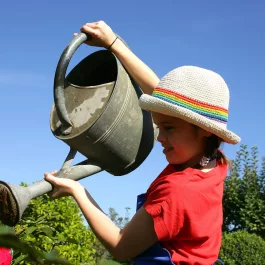 Enfant et jardinage